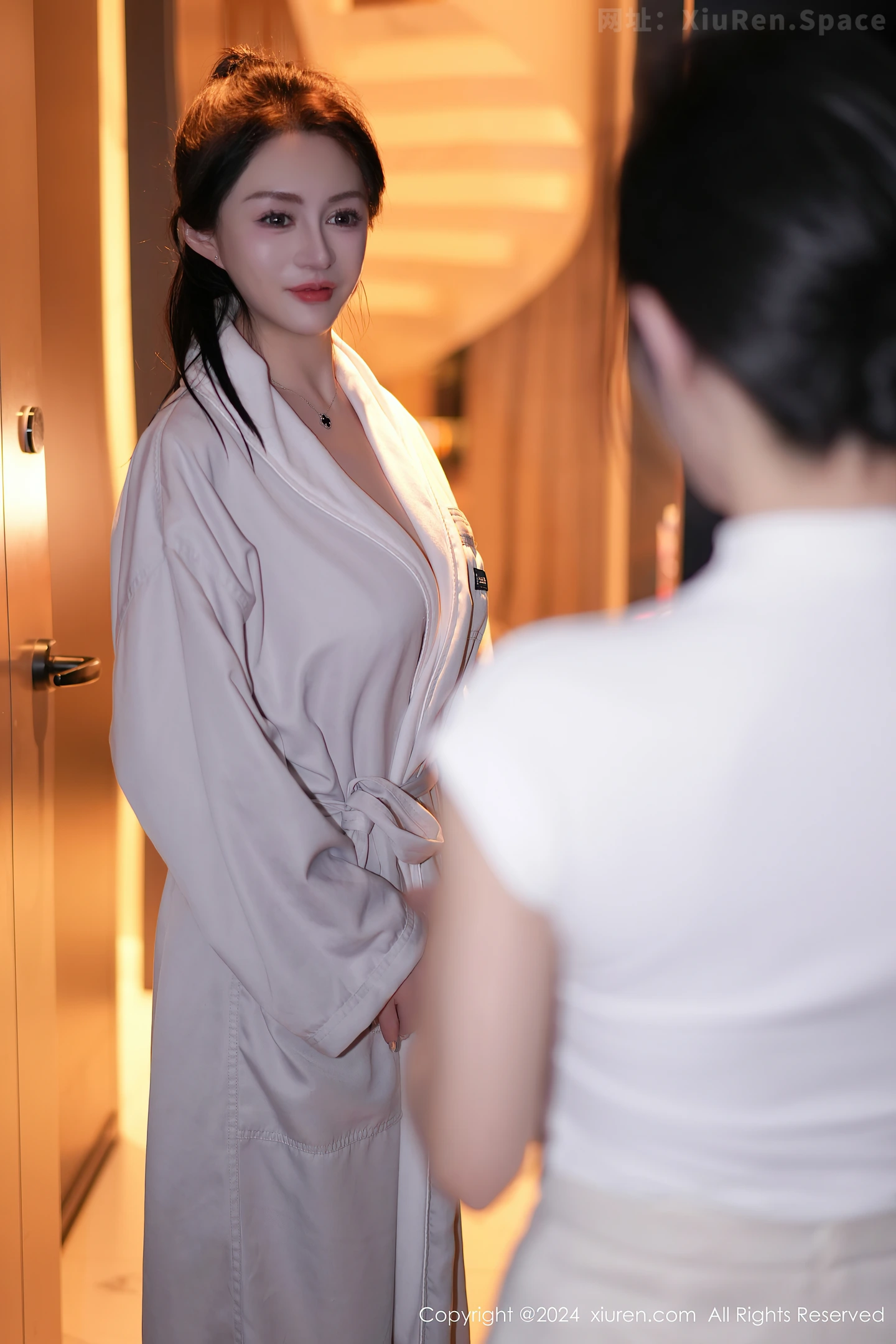 图片[5]-[XiuRen秀人网]VOL.8350 模特合集女神林幼一＆谭小灵剧情演绎性感白色浴袍迷人诱惑写真113P-秀人网官方网站